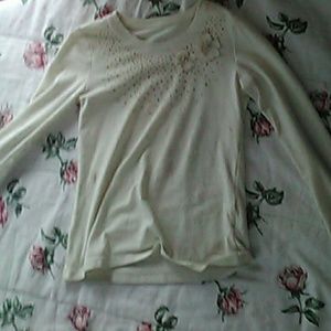 Sleeved white shirt.